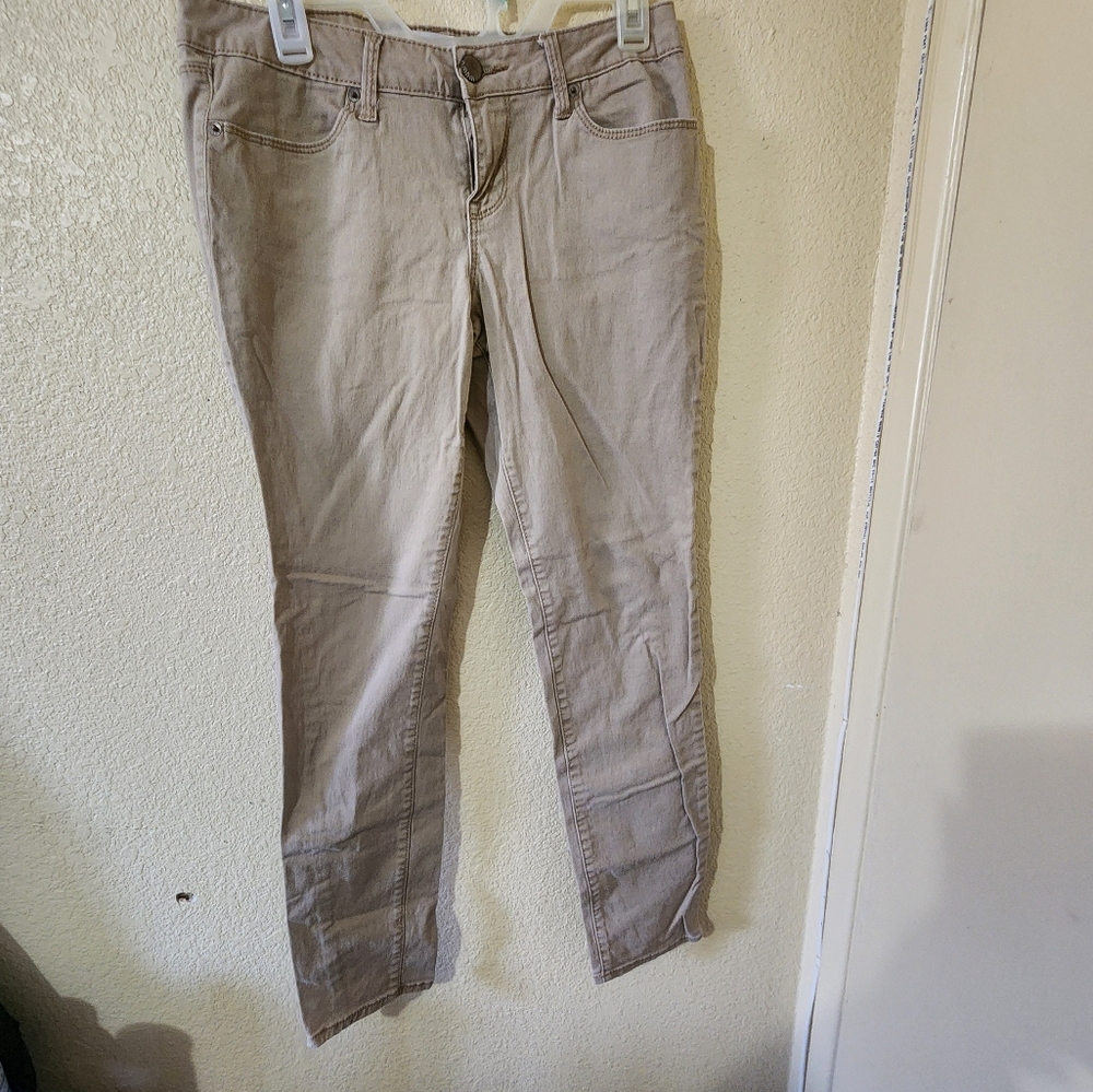 No Boundaries Tan Skinny Jeans Versatile Style